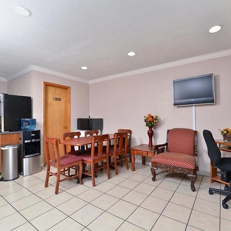 Americas Best Value Inn-Indianola Экстерьер фото