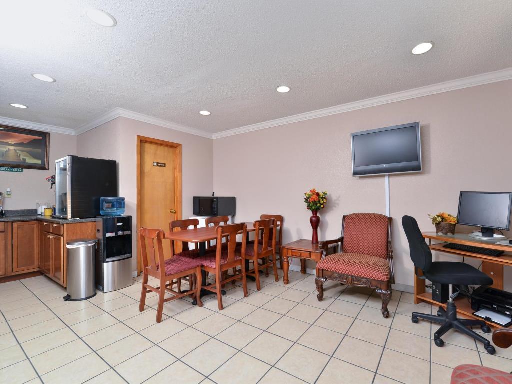 Americas Best Value Inn-Indianola Экстерьер фото