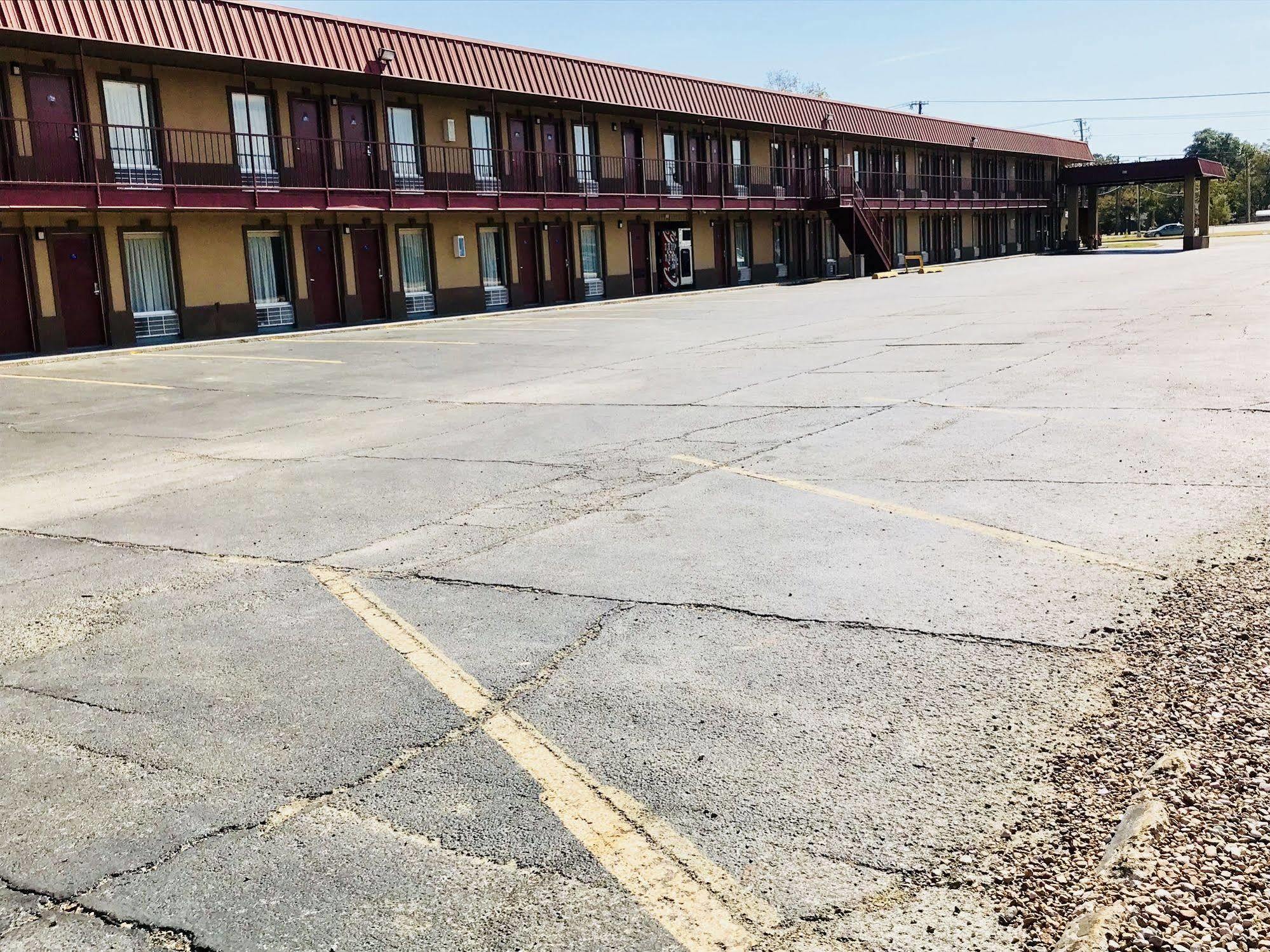 Americas Best Value Inn-Indianola Экстерьер фото