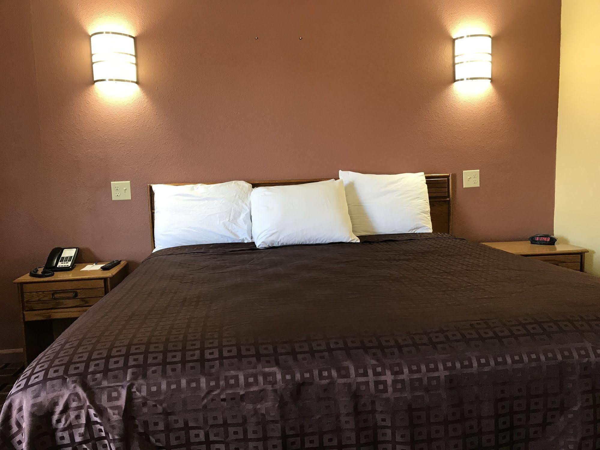 Americas Best Value Inn-Indianola Экстерьер фото
