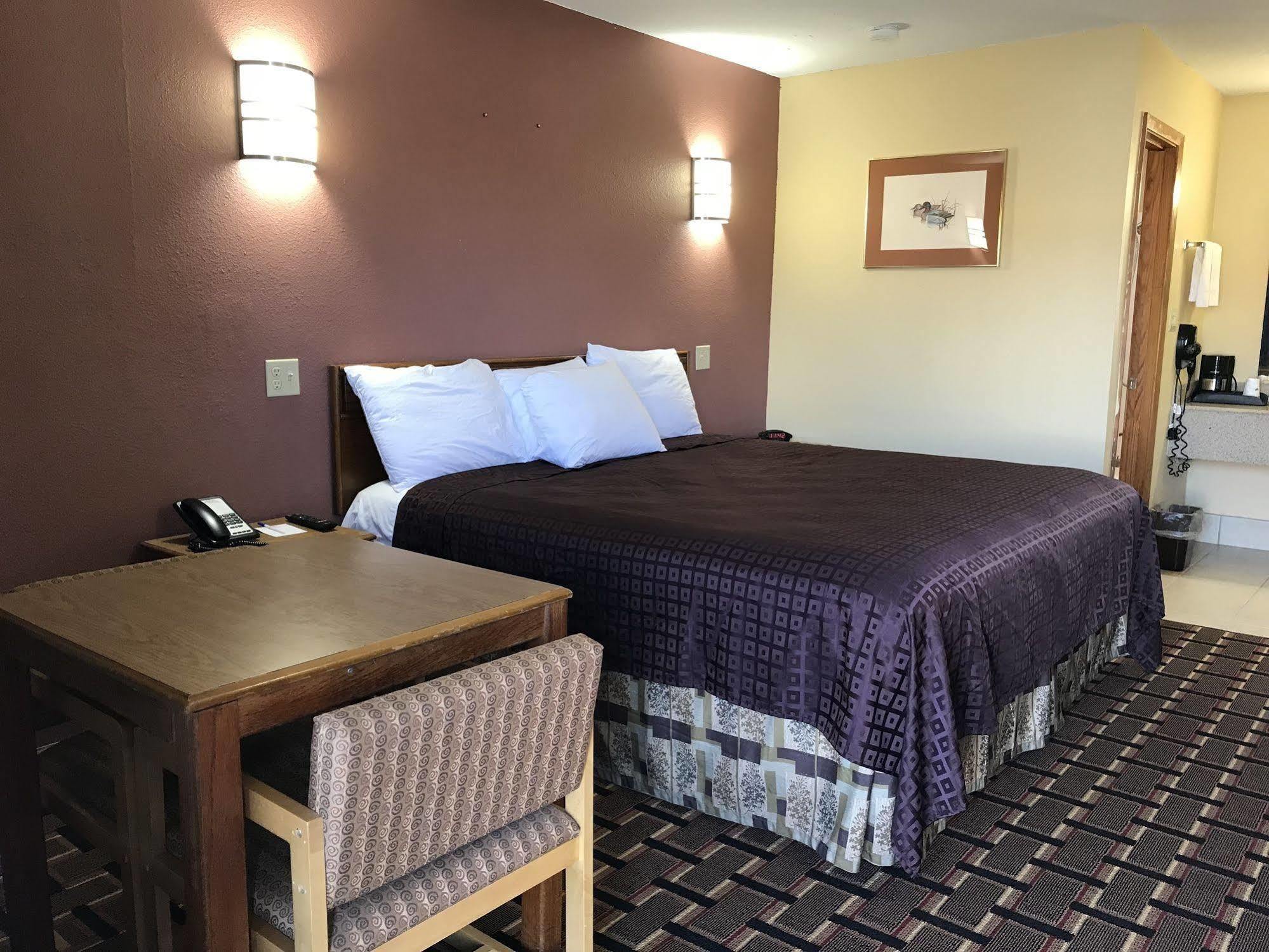 Americas Best Value Inn-Indianola Экстерьер фото