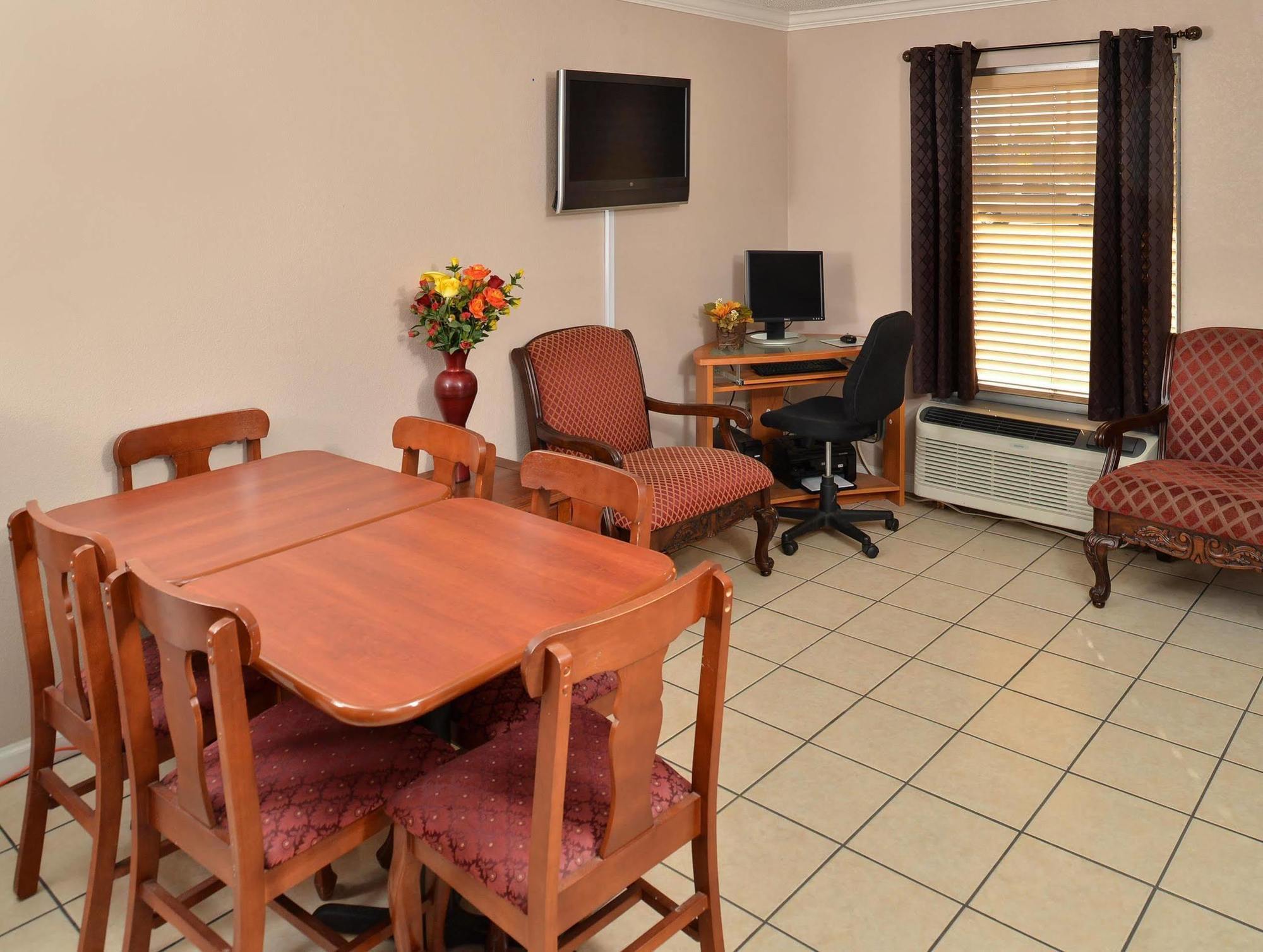Americas Best Value Inn-Indianola Экстерьер фото