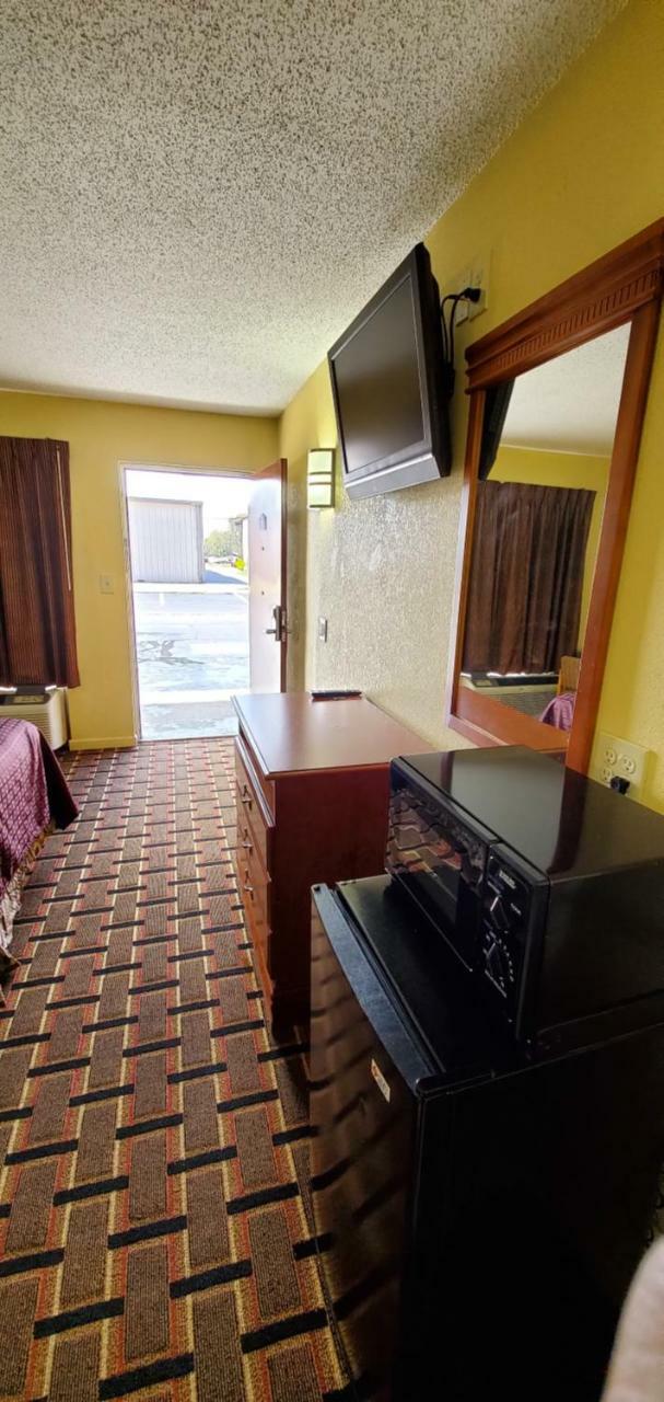 Americas Best Value Inn-Indianola Номер фото