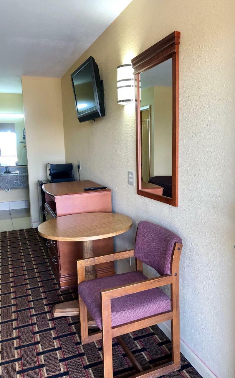 Americas Best Value Inn-Indianola Экстерьер фото