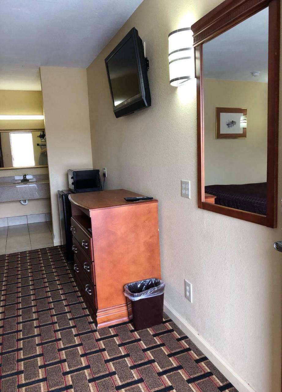 Americas Best Value Inn-Indianola Экстерьер фото